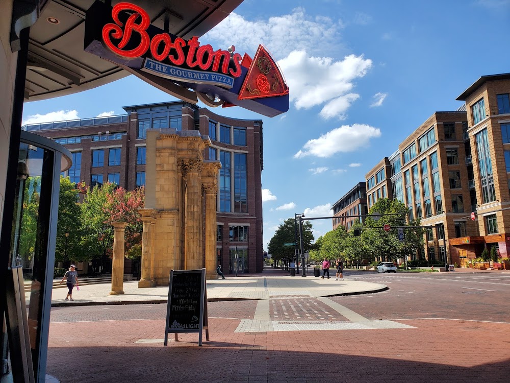 Boston’s Restaurant & Sports Bar